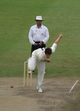 Moises Henriques bowling